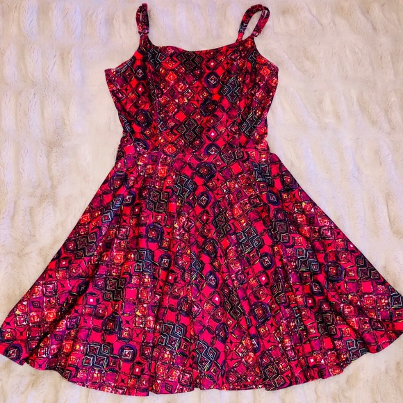 Red pattern spring/summer dress. - Picture 1 of 3